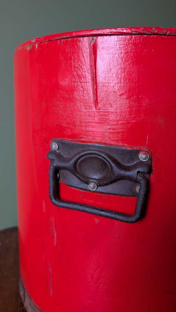 Red round box table - Image 13