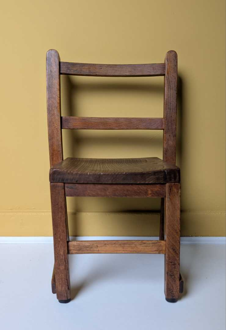 Child's midcentury oak and elm chair - Image 3