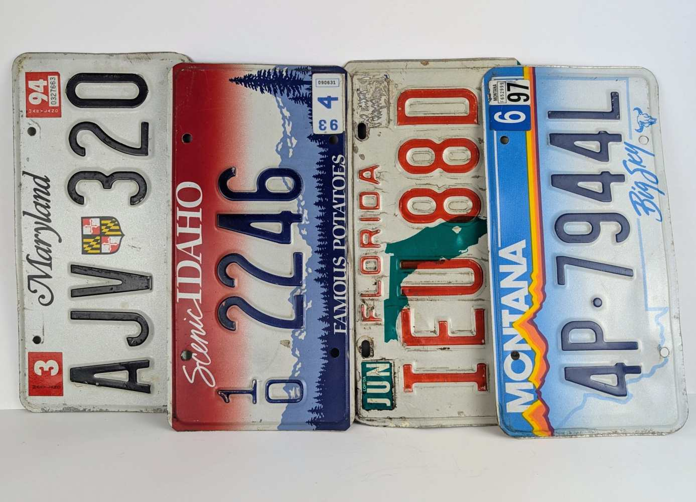 Collection of American vehicle licence plates from the '90s
