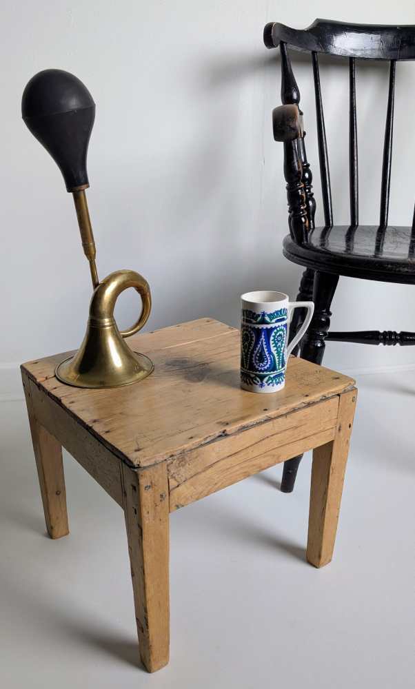 Small rustic pine table - Image 5