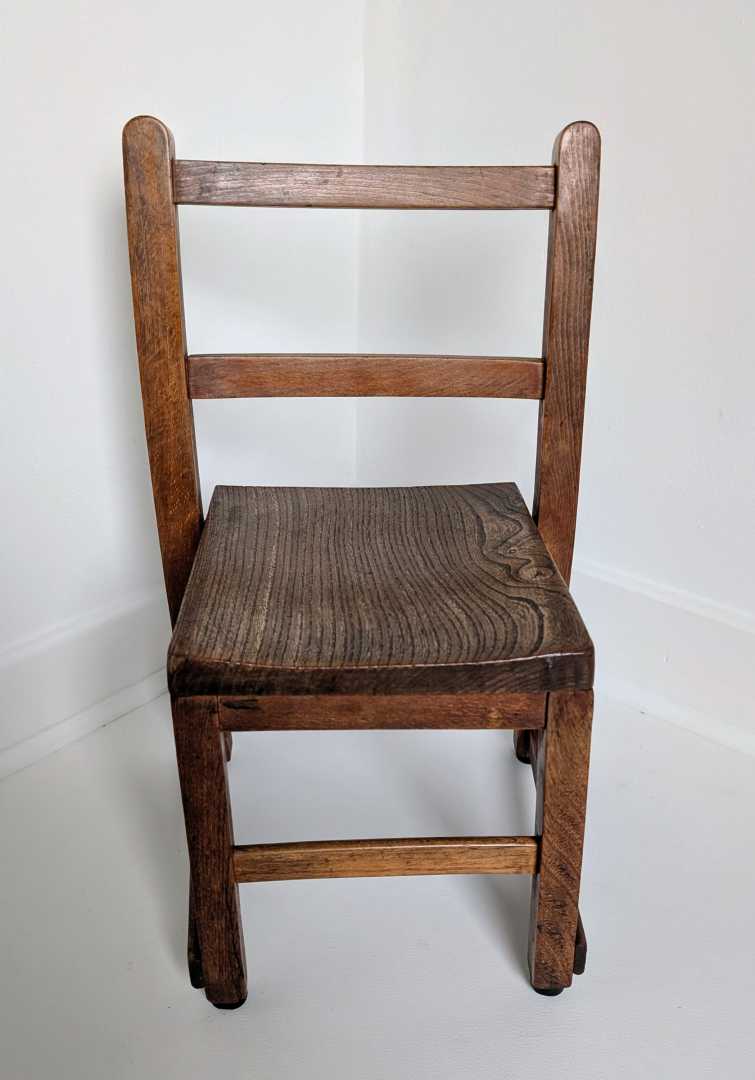 Child's midcentury oak and elm chair - Image 9