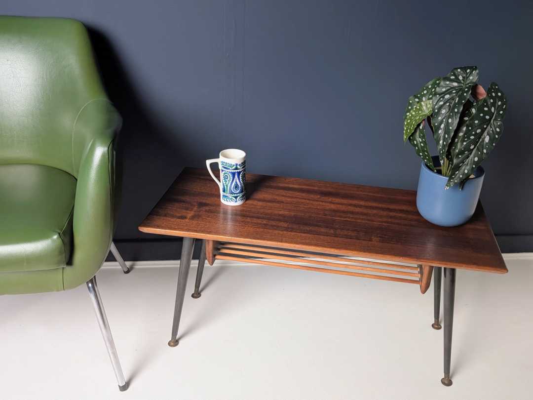 Midcentury teak coffee table with magazine shelf - Image 4