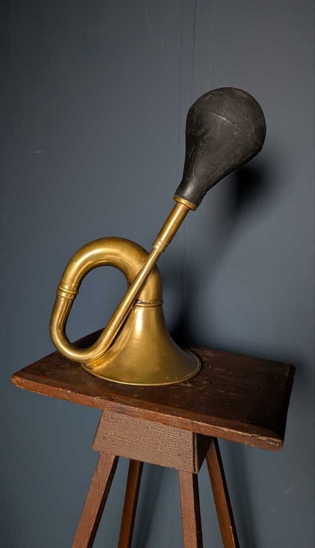 Large vintage brass classic car horn - Image 2