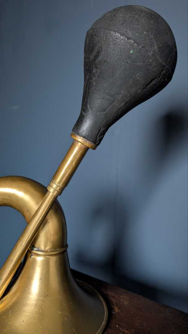 Large vintage brass classic car horn - Image 3
