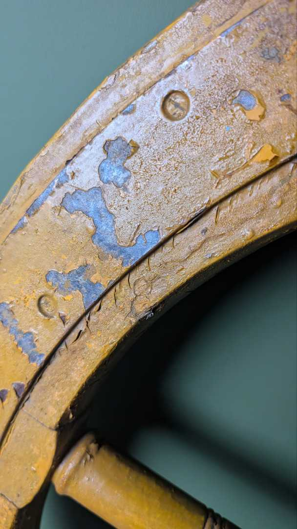 Huge old ships wheel - Image 7