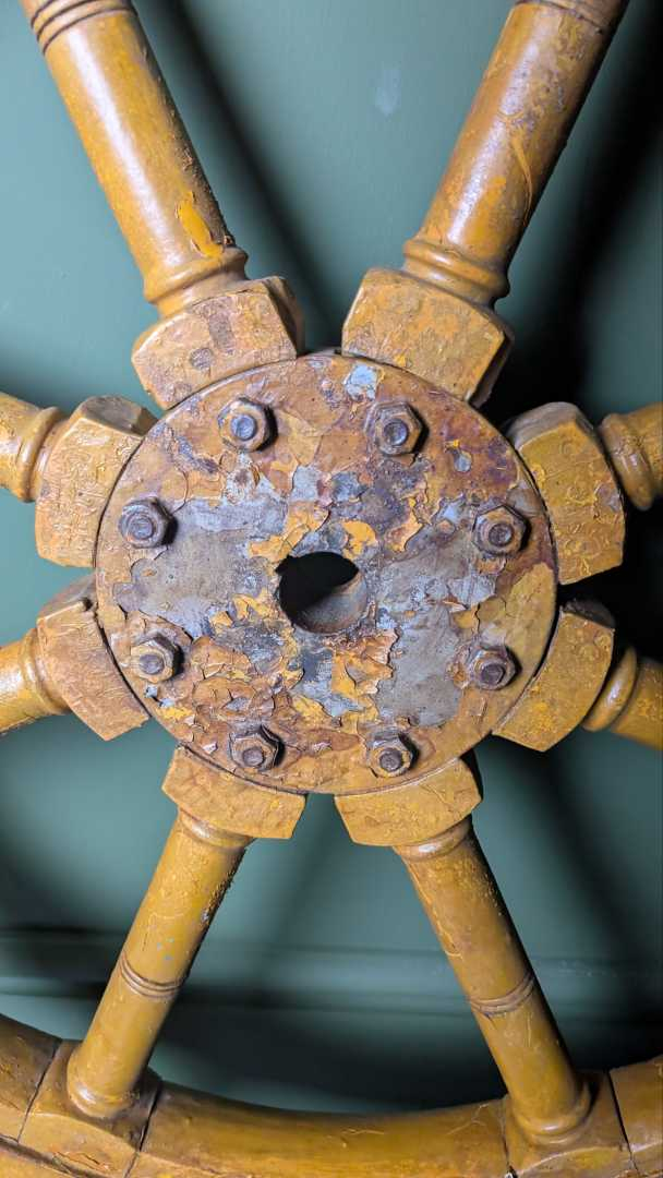 Huge old ships wheel - Image 9