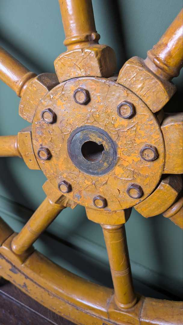 Huge old ships wheel - Image 12