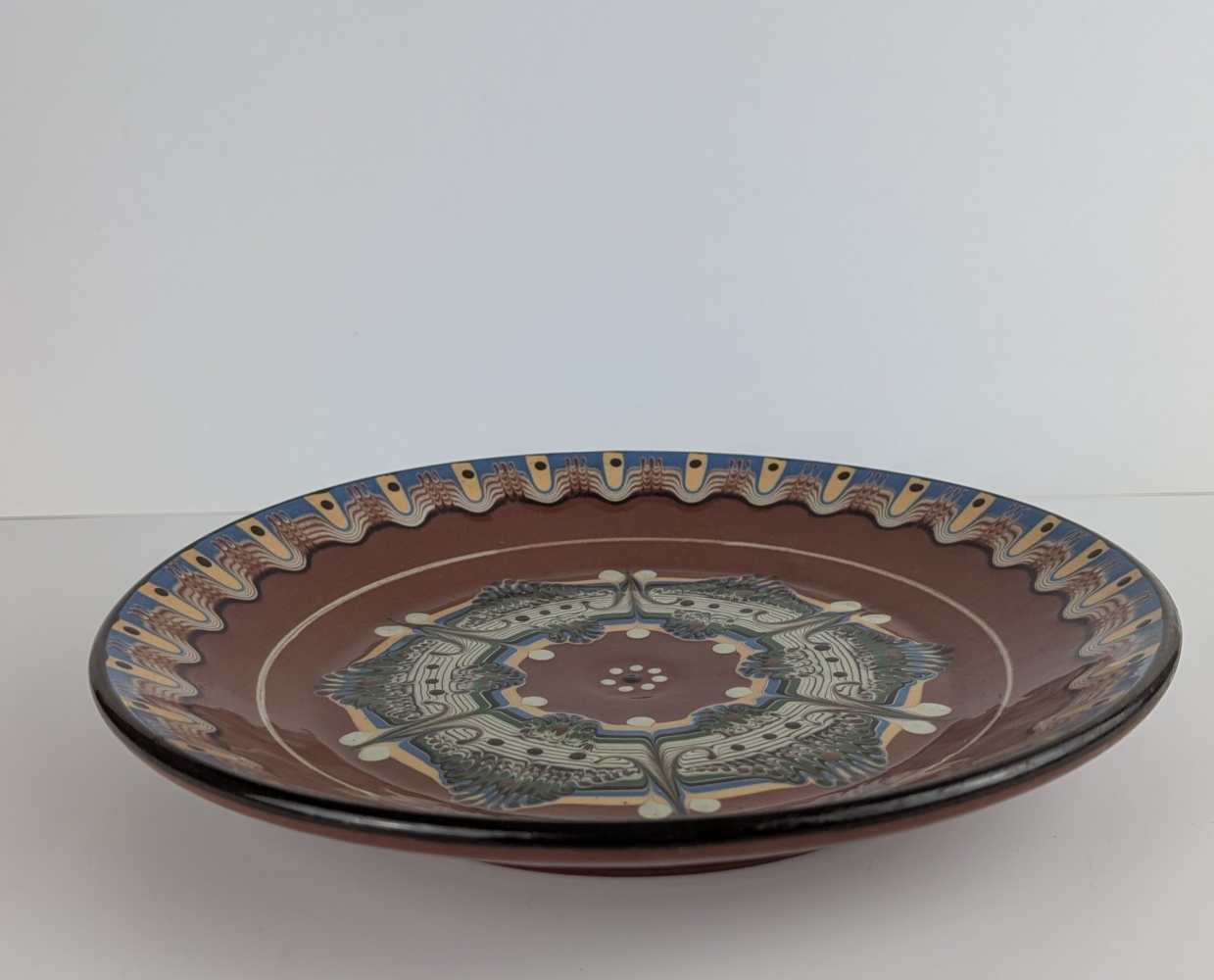Slipware pottery platter - Image 6