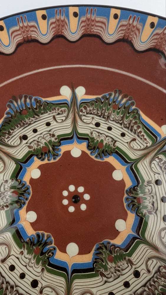 Slipware pottery platter - Image 4