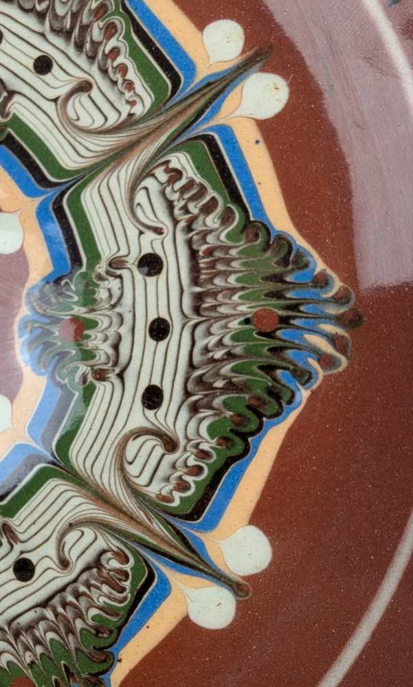 Slipware pottery platter - Image 3