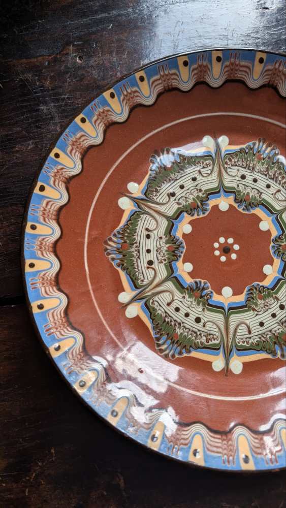 Slipware pottery platter - Image 9