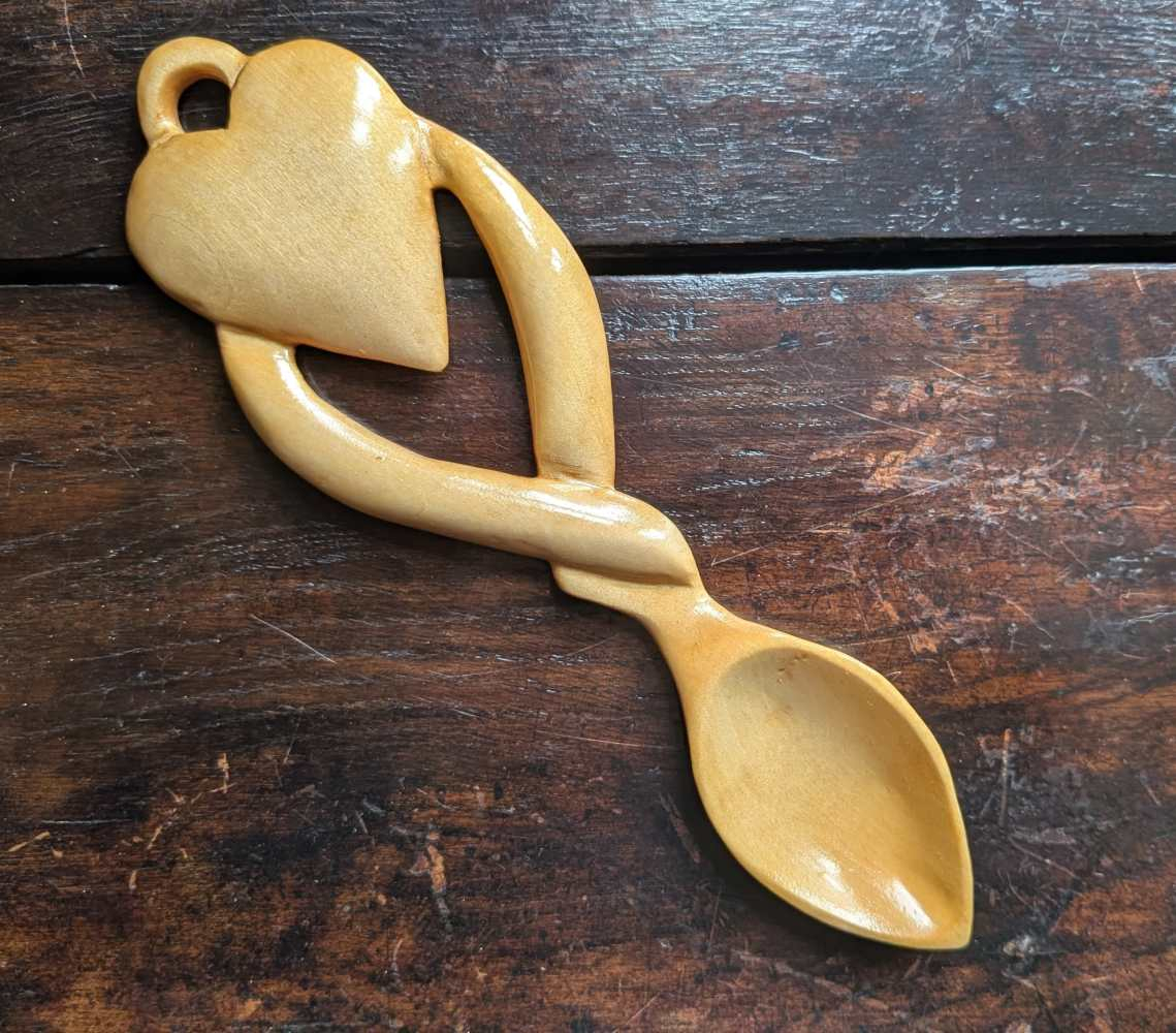 Hand carved Welsh Lovespoon - Image 6