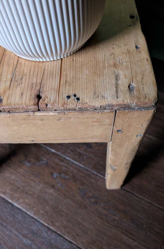 Small rustic pine table - Image 6