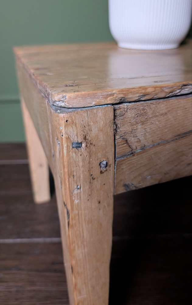Small rustic pine table - Image 4