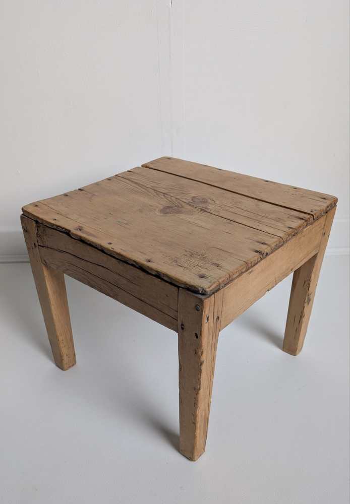 Small rustic pine table - Image 10