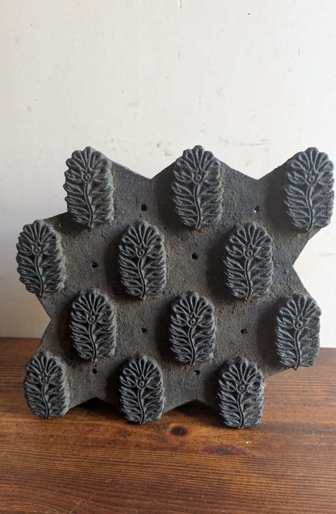 Pair of Indian fabric-printing blocks from Jaipur - Image 2