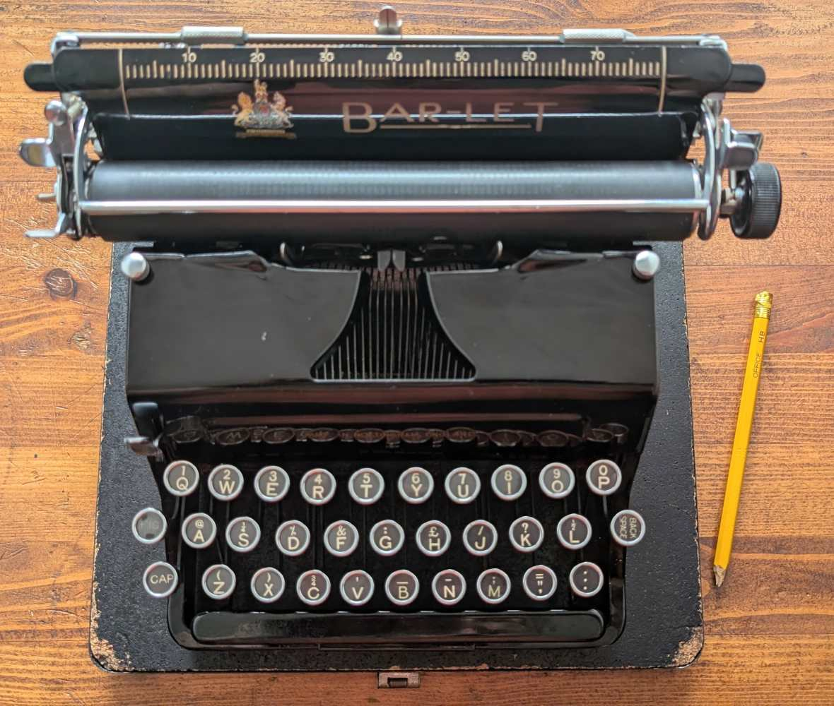 Bar-let model 2 mini portable typewriter in good working order, made in England in 1937